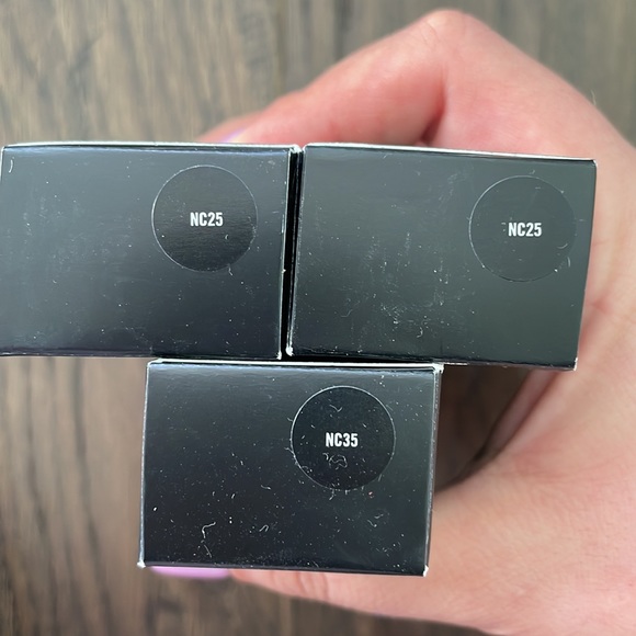 MAC studio sculpt spf 15 foundation (discontinued) - Picture 2 of 2
